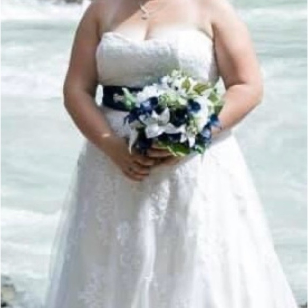 Elegant White Strapless Wedding Dress